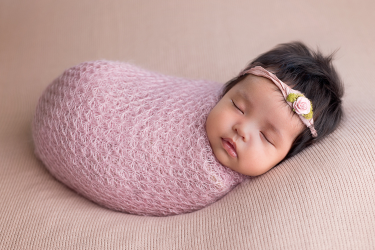 San Diego Newborn photographer. 5 weeks old baby.